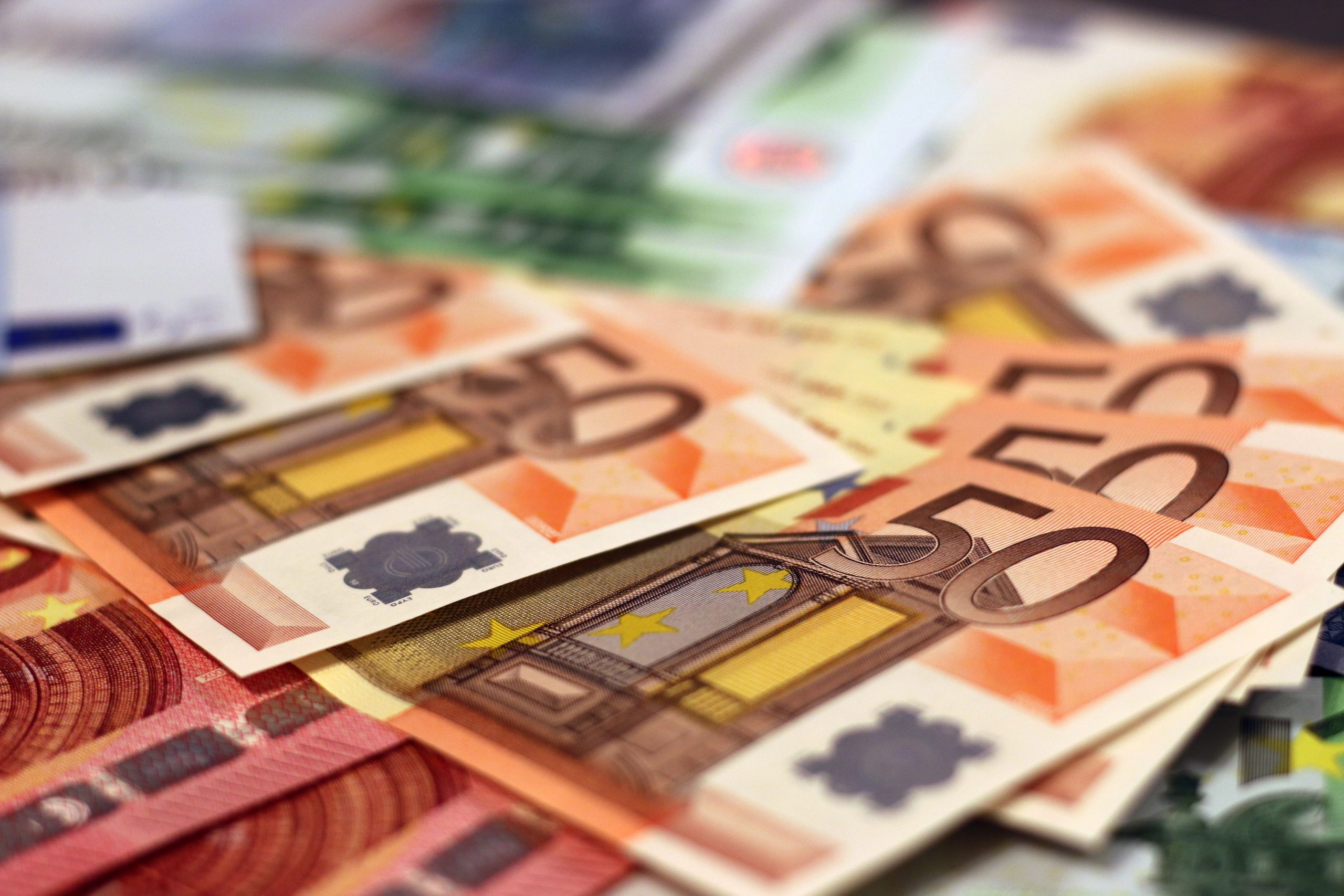 A Weaker Dollar and Central Banks Buying Gold: Why Vietnamese Families Need a Multi-Currency Balance Sheet