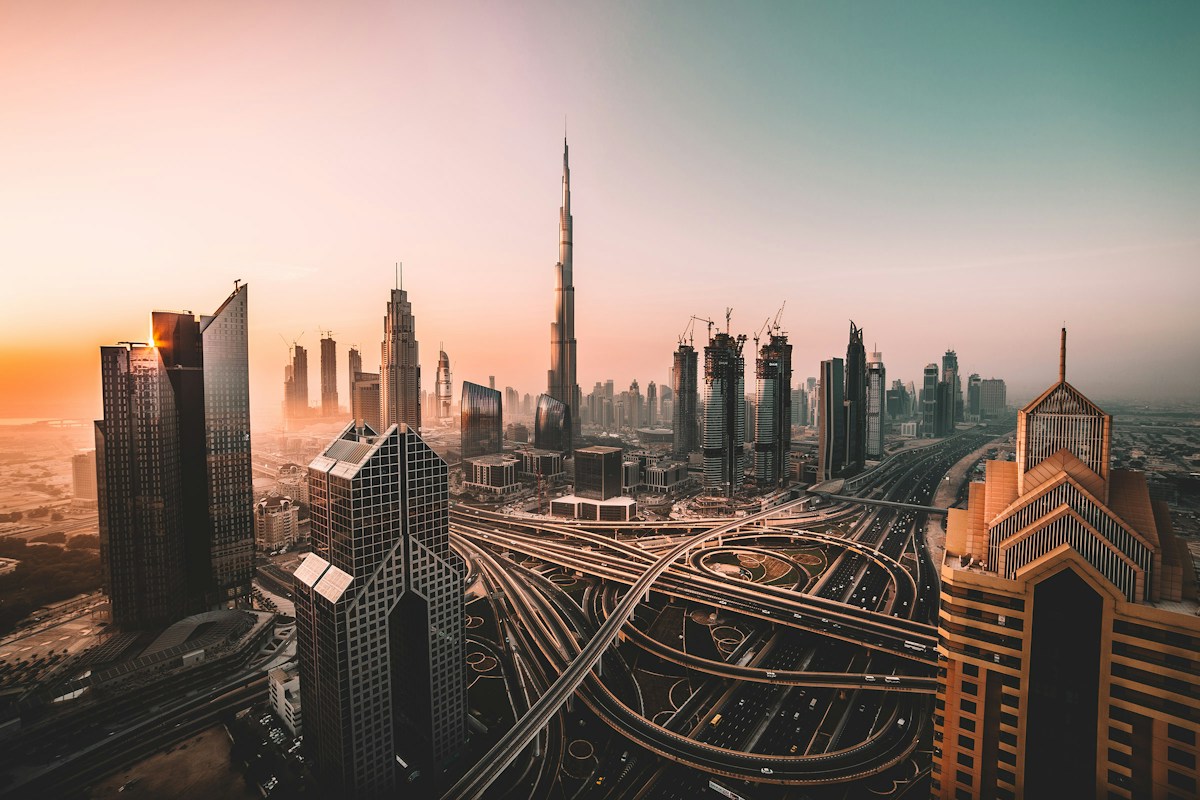 Góc Nhìn NAC: UAE Như Một Hub Tài Chính — Tại Sao Nhà Đầu Tư Việt Nên Kết Hợp Golden Visa UAE Với Chiến Lược Cư Trú Toàn Cầu
