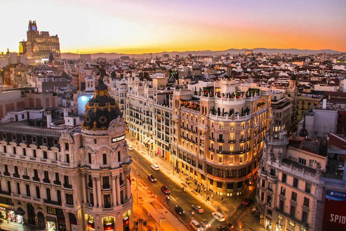 Spain Golden Visa 2026: Cơ Hội Thường Trú EU Tại Nền Kinh Tế Lớn Thứ Tư Châu Âu
