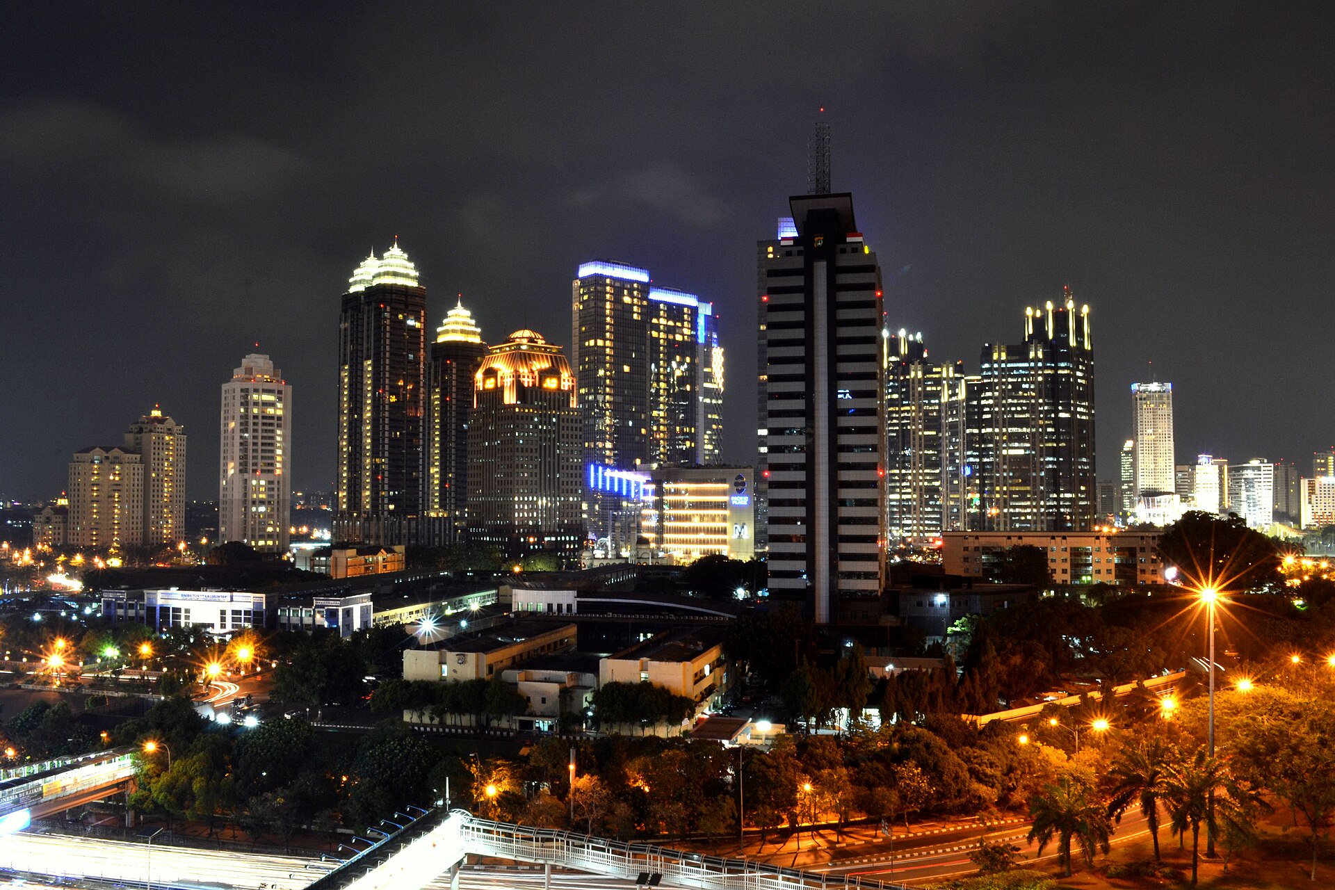 Việt Nam Tăng Trưởng Nhanh Nhất ASEAN, Vì Sao Vẫn Cần Đa Dạng Hóa Tài Sản